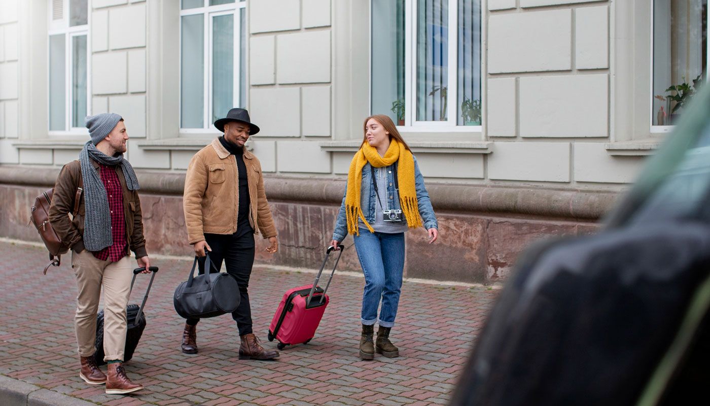 young_adults_travelling_winter_time_7ed7bbaed7